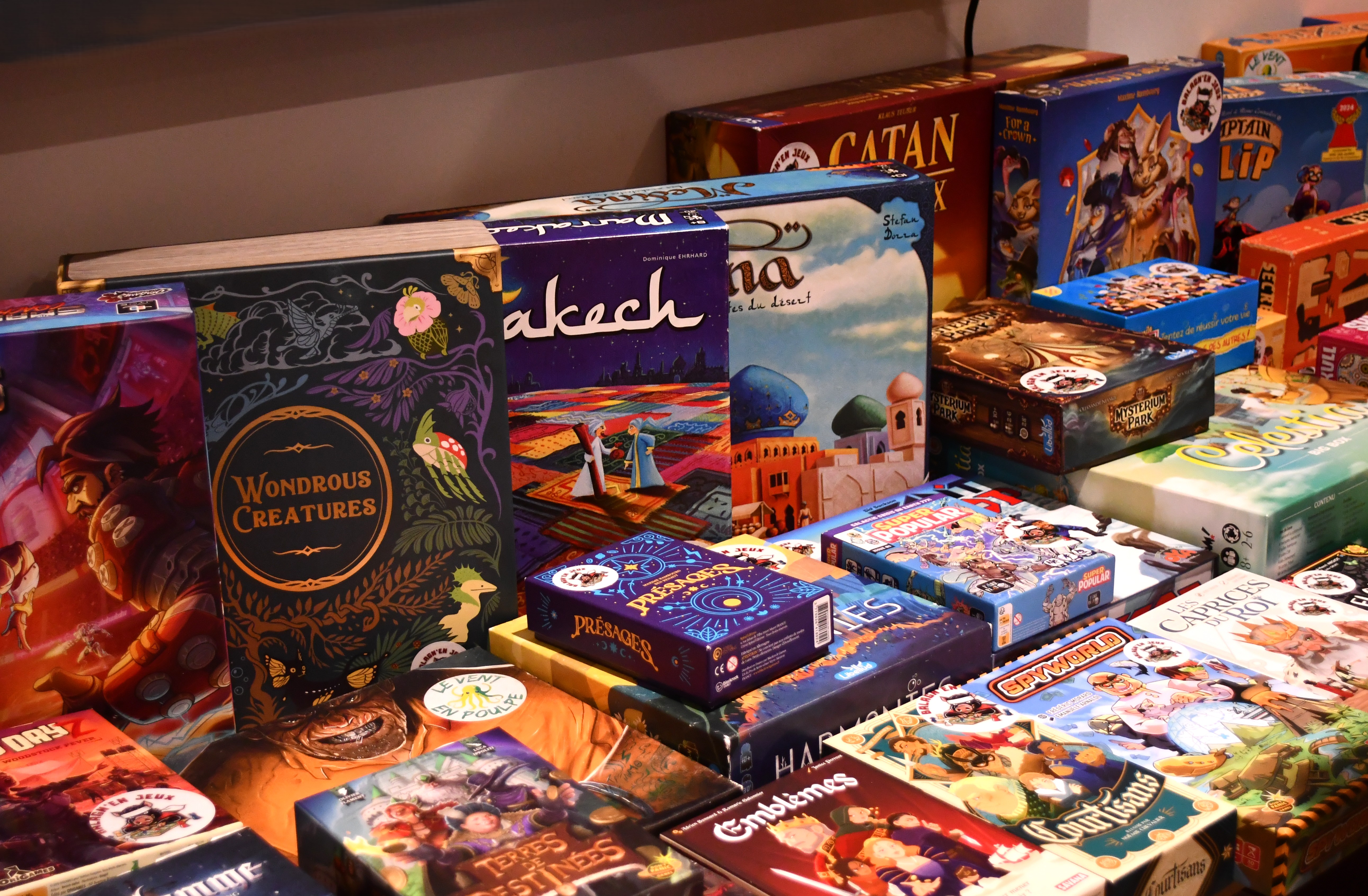 Étagères de jeux de société